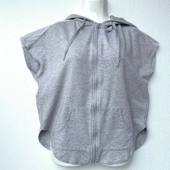 Victoria Sport Women‎ Sweater Size XS Gray Short Sl - Picture 1 of 8